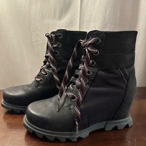 SOREL Joan of Artic III Lexie Waterproof Wedge Bootie (Women) Size 7